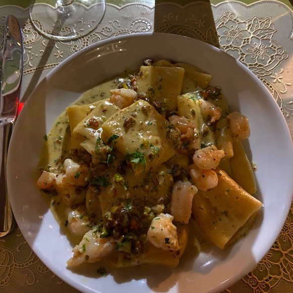 Meet your Posher, Hannah - Picture 1 of 1